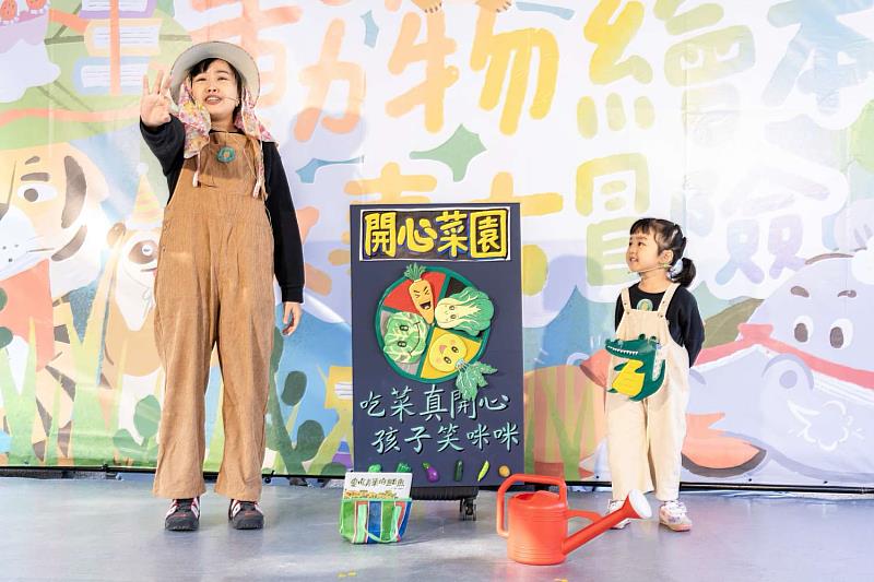 冠軍組別以精彩的演出奪冠，獲得豐富獎品與10,000元圖書禮券。