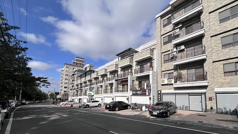 信義房屋楊梅重劃店經理蔡聿凌表示金溪特區物件新穎、環境佳與龍科相鄰，吸引不少龍科族群。