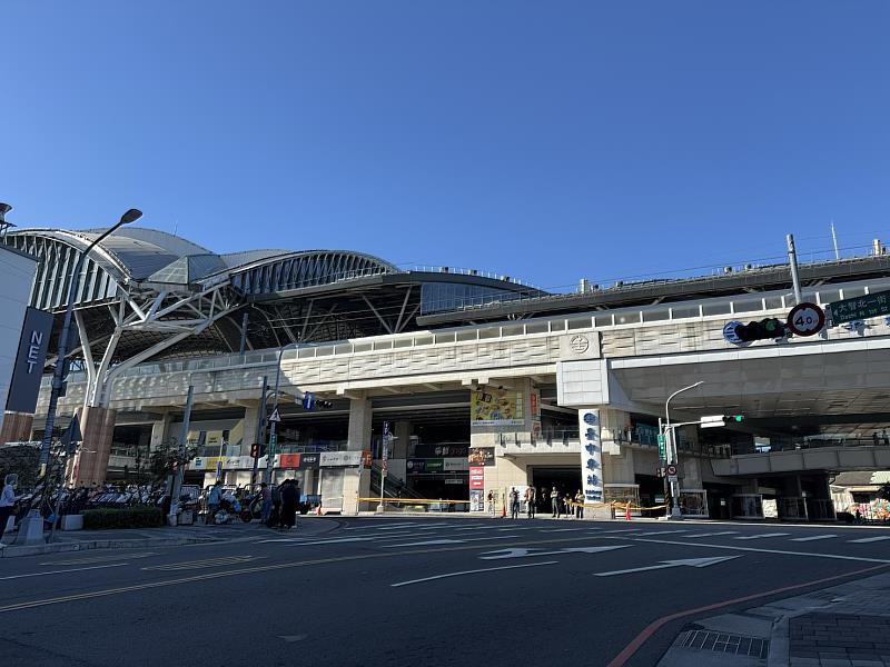 台中火車站將新站入口東移，讓動線更順暢，與中區、東區的街區連結更為緊密，提升周邊住宅區的機能。
