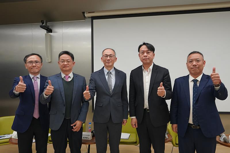 左起：勤業眾信電力、公用事業與再生能源產業負責人林孟衞、桃園市政府經濟發展局副局長耿彥偉、台灣電力股份有限公司系統規劃處處長易序權、台灣智慧雲端服務股份有限公司總經理吳漢章、台灣智慧城市產業聯盟虛擬電廠工作小組召集人張家豪。