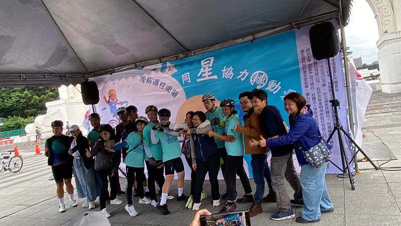救國團臺北市中正區團委會與中華民國自閉症總會共同合作，辦理「同星協力轉動愛」國際身心障礙者日系列活動。