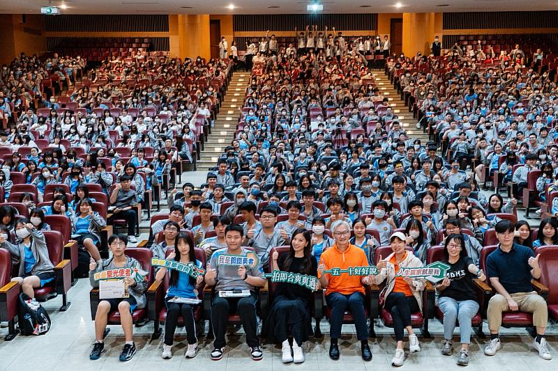 合庫人壽投資部主管唐宜立精彩分享,台下學生座無虛席。