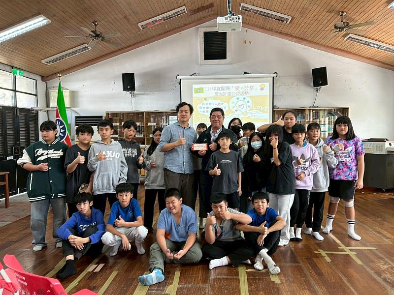 愛心聚光 點亮夢想-「愛.分享」聚光圓夢計畫捐助儀式碧候國小展開