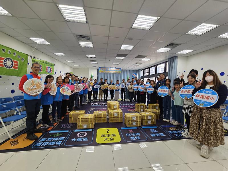 「書香傳千里・悅讀零距離」捐書活動大合照。