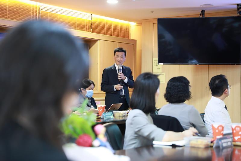 陳星助副院長以詳實的簡報在東區健保轉型為全人照護整合經驗上，給予在預算、人力、階段性以及資訊等4項建言。（攝影/徐立勤）