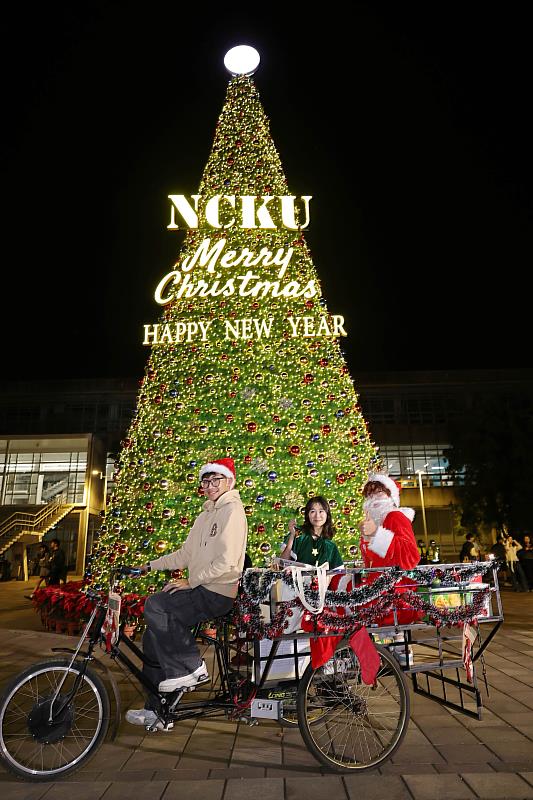 延續去年首度在校園登場的驚喜與感動，今（2025）年成大聖誕樹更進一步與臺南這座城市共享溫暖與幸福，歡迎大家多來走走。