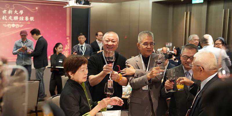 世新大學傑出校友聯誼餐敘洋溢溫馨情誼。(世新大學提供)