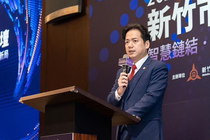 邱臣遠代理市長致詞。