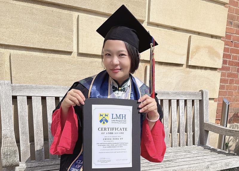 尤教授受邀至英國牛津大學開設永續課程，深化跨國教育交流。