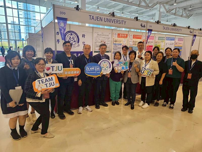 大仁科技大學研發團隊師生合影。