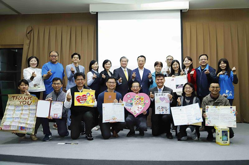 翁章梁感謝凱基社會福利慈善基金會捐助丹娜絲風災校園復建