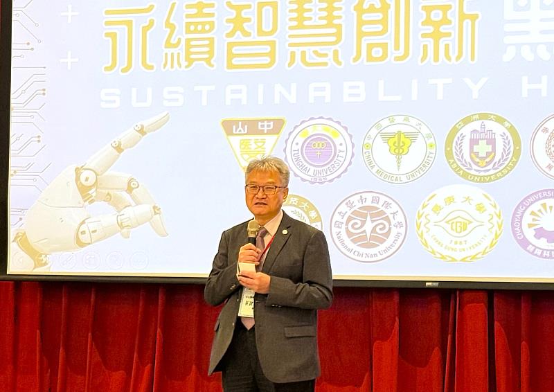 中山醫大校長黃建寧致詞。