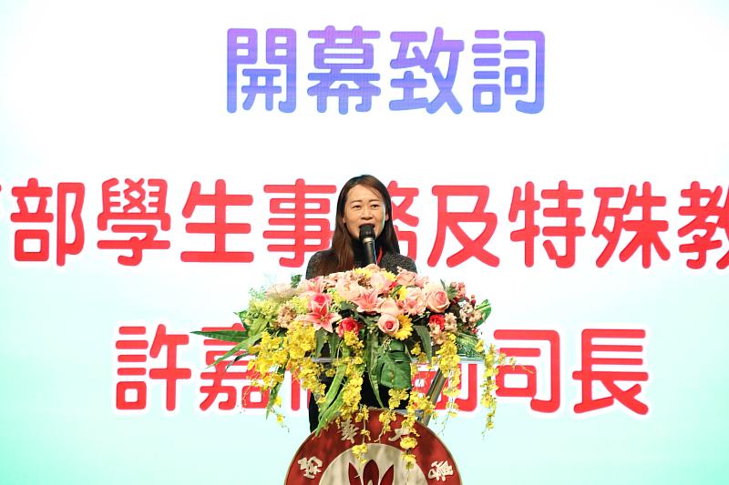 南華大學辦理「114年教育部生命教育特色學校、績優人員及微電影競賽頒獎典禮」，教育部學生事務及特殊教育司副司長許嘉倩致詞。