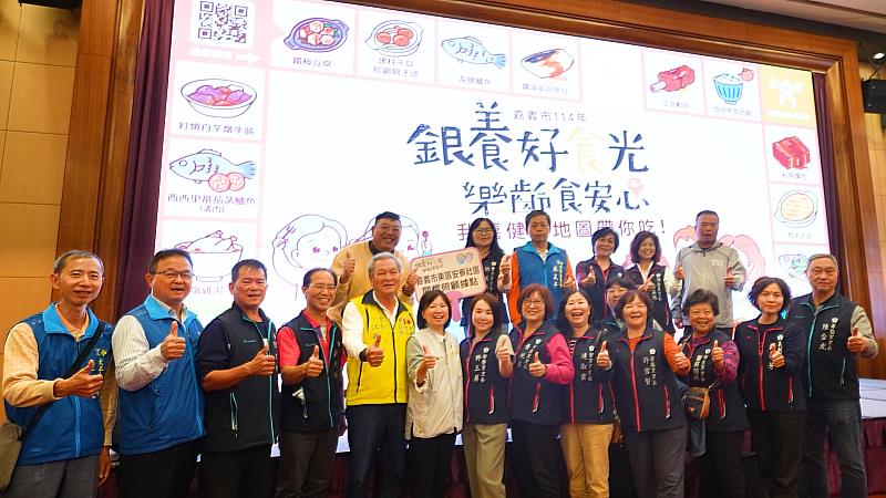 里長稱讚銀養好食光專案幫助長者吃得營養健康。