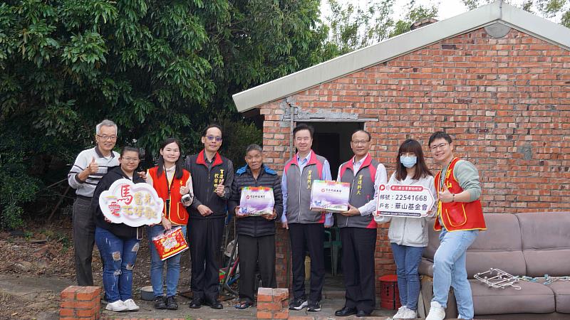 育達科大攜手華山基金會寒冬送暖，以感恩之心關懷社區長輩。