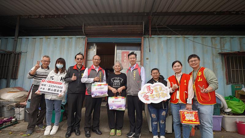 育達科大攜手華山基金會寒冬送暖，以感恩之心關懷社區長輩。