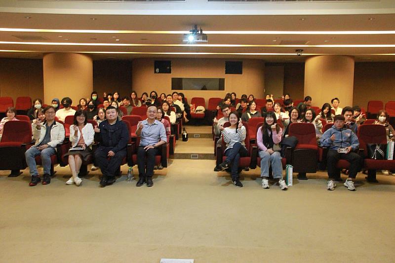 2025五校合一：台灣國際女性影展巡迴，元培場大合影。