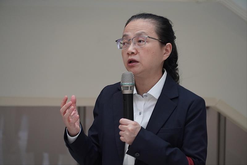 國際人文社會暨智慧商務學院院長簡曉花勉勵學生勇於跨越專業框架，將AI與人文工藝結合，培養創新思維，開創屬於自己的未來。