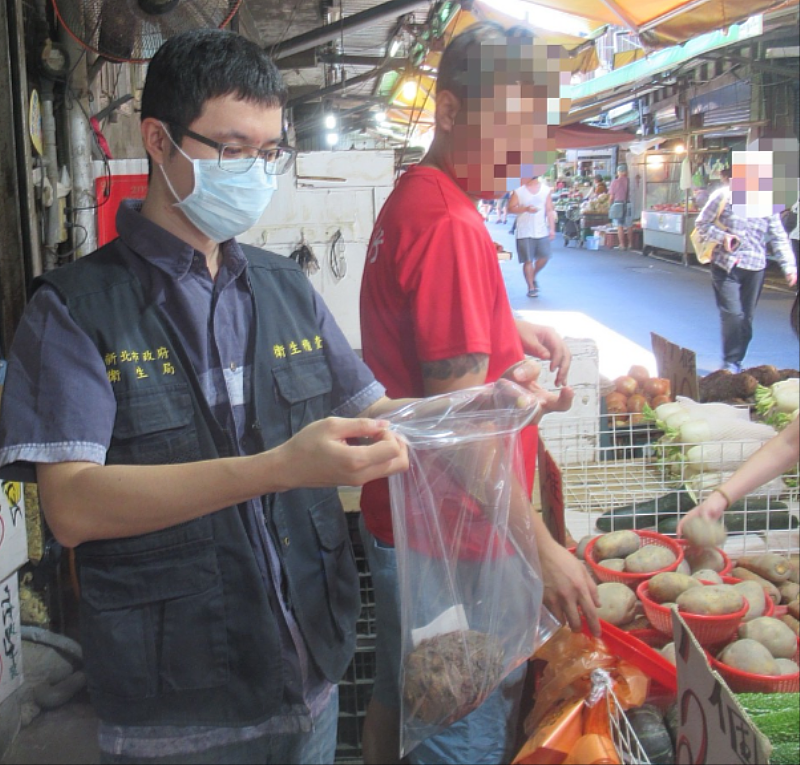 傳統市場抽驗當季農產品照片