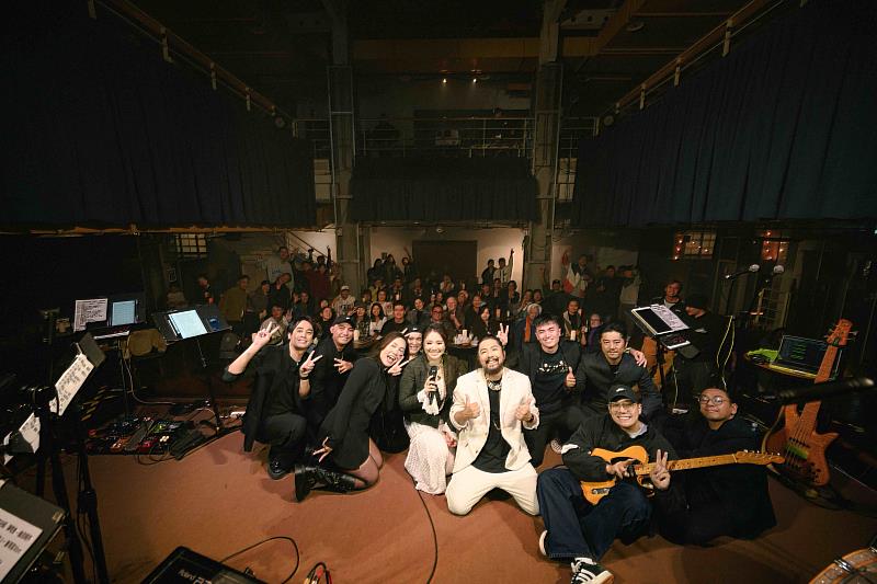 屋瑪客夫婦預計將在明年舉辦小巡演，新MV《你記得自己的名字嗎》也正在籌資中，希望能持續將愛與音樂傳遞給聽眾。（圖／風潮音樂 提供）