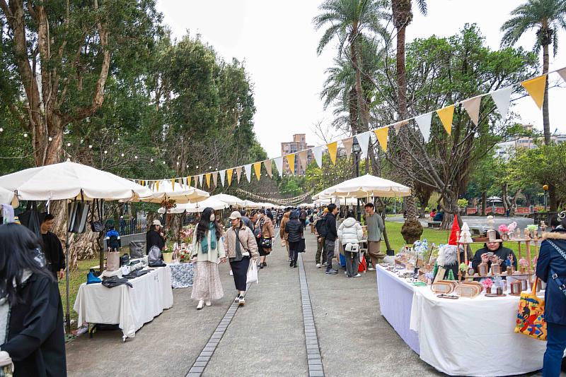 市集活動地點在中山文化園區三張犂支線及中軸廣場。