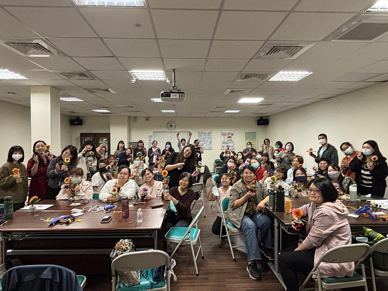 崑大公廣系跨域參與「輔療創伴」工作坊 毛根手作療癒照護者