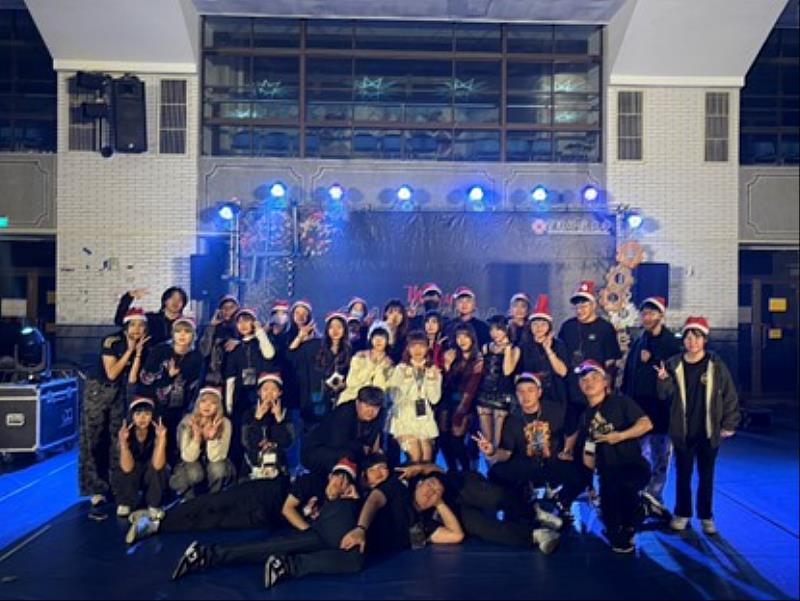 舞研社「當齒輪開始舞動派對」為主題，結合學生DJ秀與動感舞蹈。