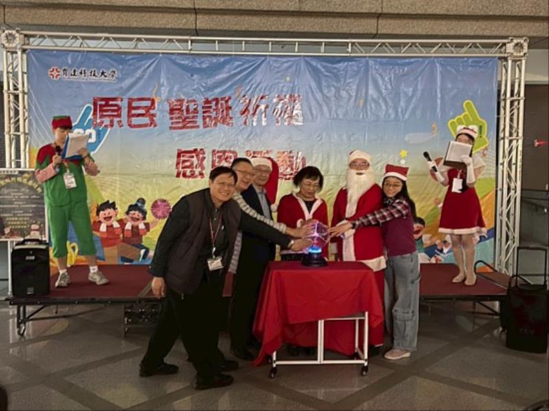 育達科大聖誕祈福點燈儀式。