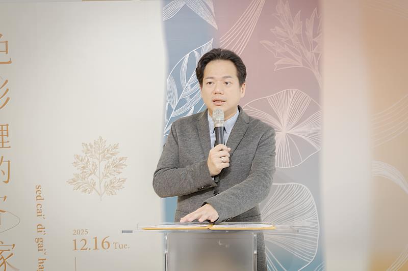 代理市長邱臣遠致詞邀請市民一起前往觀展，感受客家藝術底蘊。