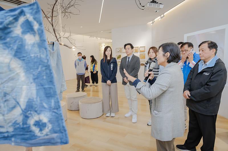 代理市長邱臣遠參觀。