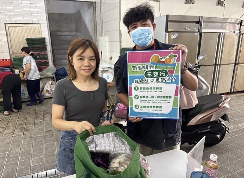 臺東環保局攜手關山市場無塑行動成功落實 民眾踴躍響應減塑