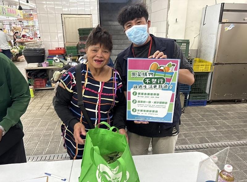 臺東環保局攜手關山市場無塑行動成功落實 民眾踴躍響應減塑
