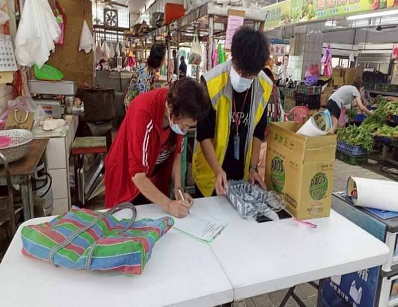 臺東環保局攜手關山市場無塑行動成功落實 民眾踴躍響應減塑
