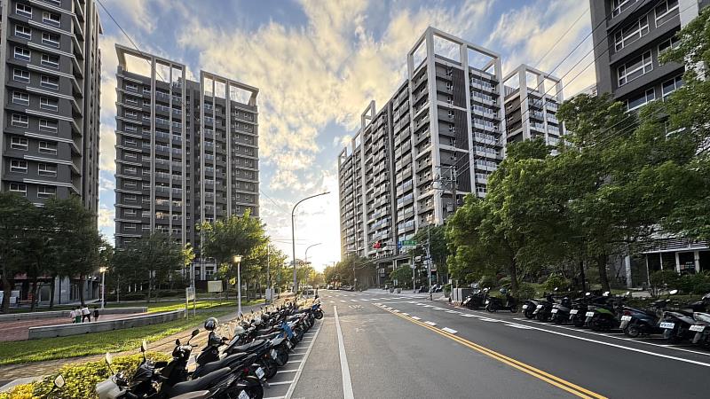 信義房屋樹林店主任黃雅鈴提到,樹林有一塊因造鎮計畫發展鄰新樹路的商圈,近年公共建設與機能逐漸成熟,加上價格親民吸引許多首購與雙北外溢族群。
