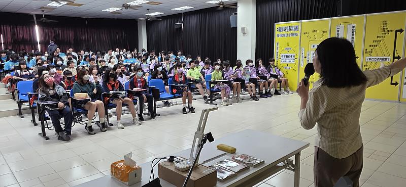 淺井香老師至中華藝校舉辦專題講座