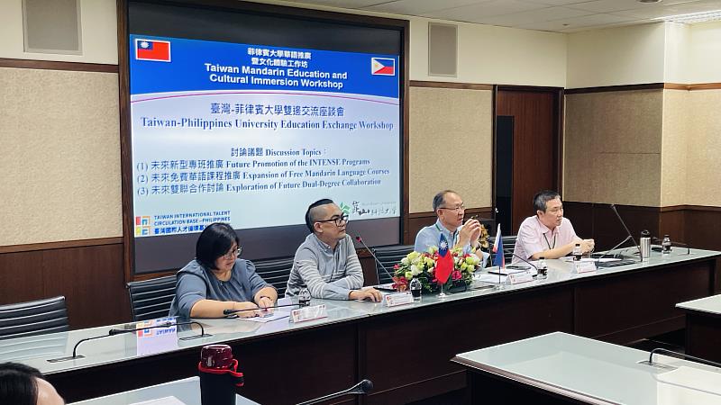 (左起)正修科大林凱凱副執行長、專案辦公室洪柏傑經理、崑大莊岳峰國際長及朱孝業執行長於座談會上交流