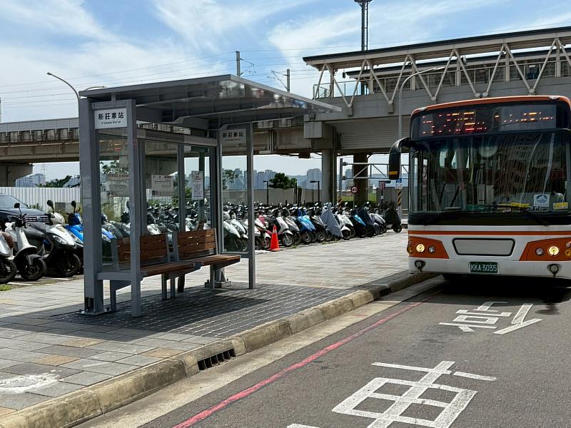 新莊車站候車亭