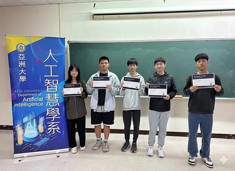 亞大人工智慧系同學,取得微軟AZ900人工智慧雲端國際認證。