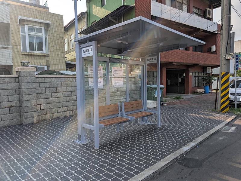 西濱路口站候車亭