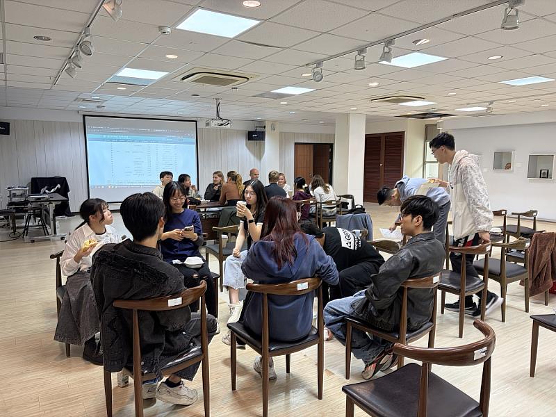 外籍學生及雲科大學生一同用餐並進行交流