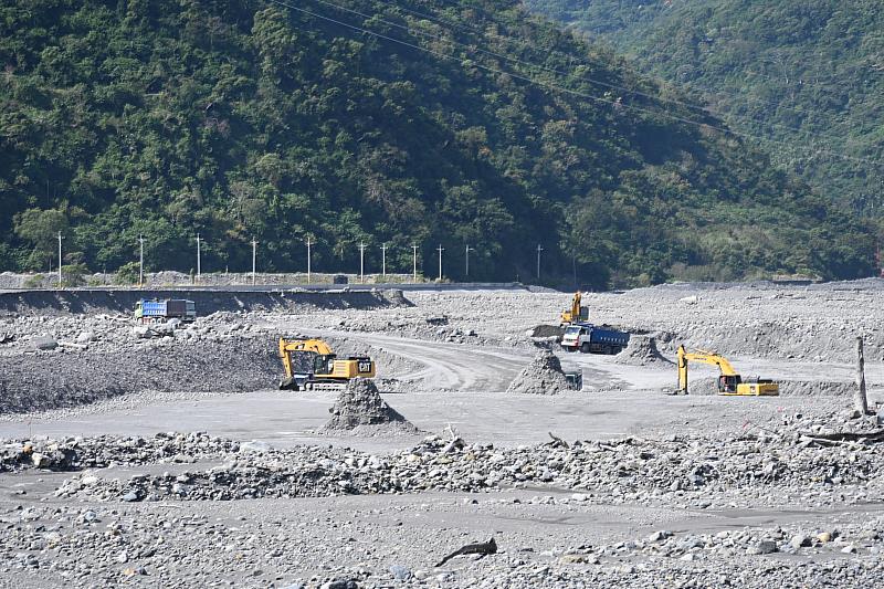 視察南迴災後復建 饒慶鈴:5.13億全縣6河川疏濬經費到位