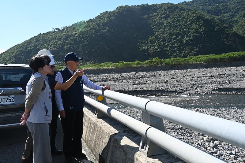 視察南迴災後復建 饒慶鈴:5.13億全縣6河川疏濬經費到位