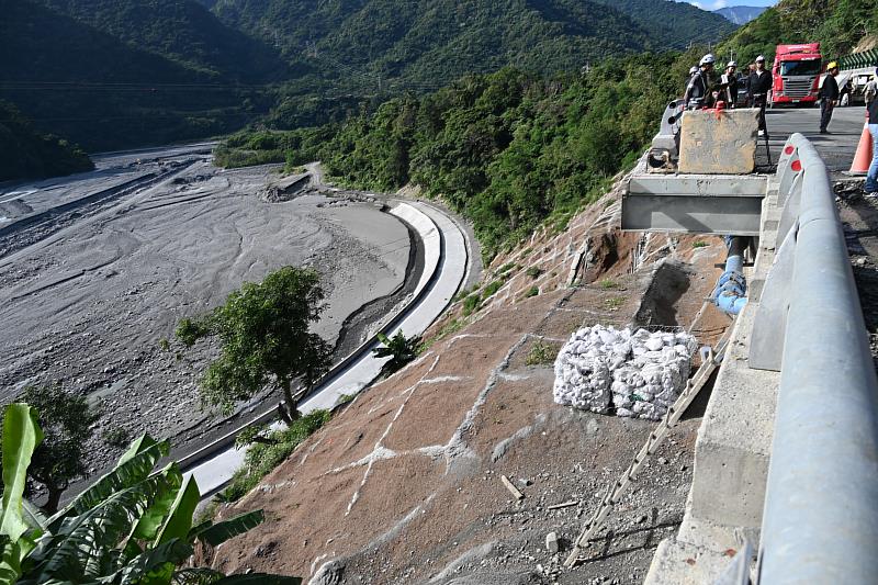 視察南迴災後復建 饒慶鈴：5.13億全縣6河川疏濬經費到位