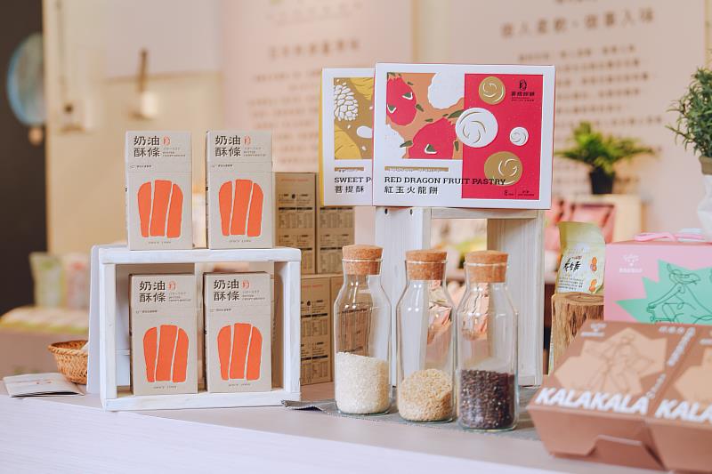 展售會集結7家花蓮特色品牌，上架在地美食與伴手禮，呈現花蓮產業在災後重整中的品牌能量。