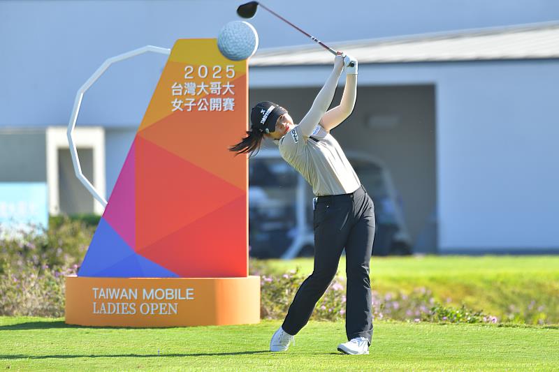 韓國小將吳京恩打完第1輪後，以69桿並列第1。