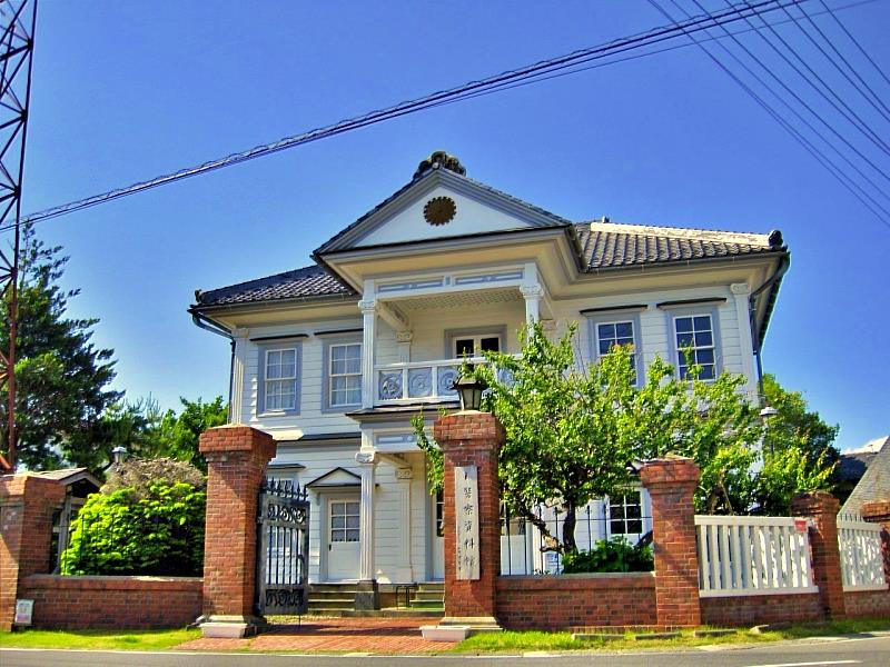 警察資料館為舊登米警察署廳舍，現為展示警察相關資料的日本唯一「警察資料館」對外開放。