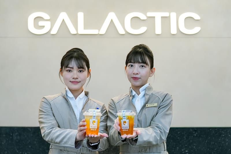 星宇航空與吃茶三千合作貴賓室茶飲「鮮果百匯」與「水仙桂花蜜」，帶來溫潤舒心的茶香體驗。