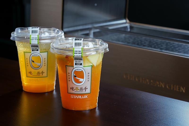 每杯現萃茶都呈現如同手作般的精緻風味，讓每位貴賓在候機時，都能享受如同置身精品茶館般的現磨現萃體驗。