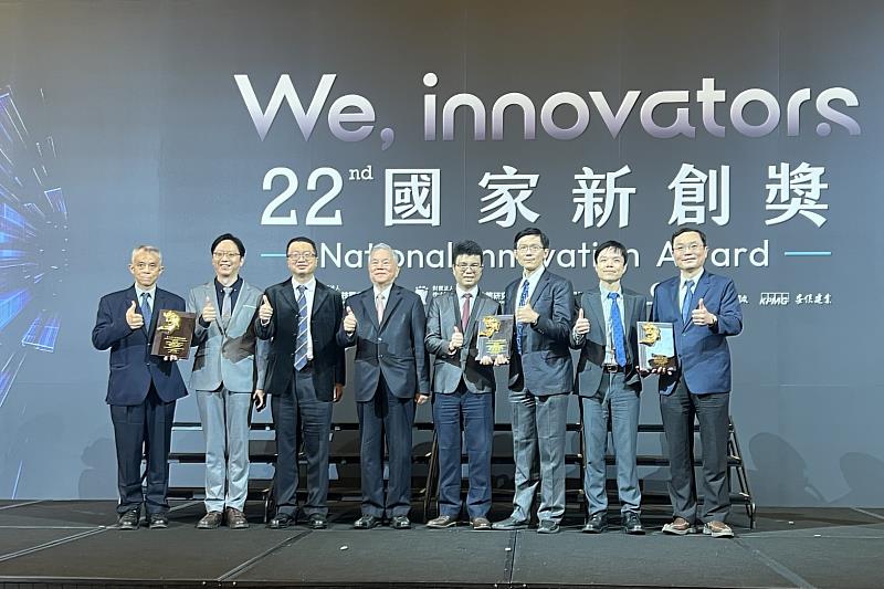 國家新創獎「臨床新創獎」高醫大獲獎團隊合影。