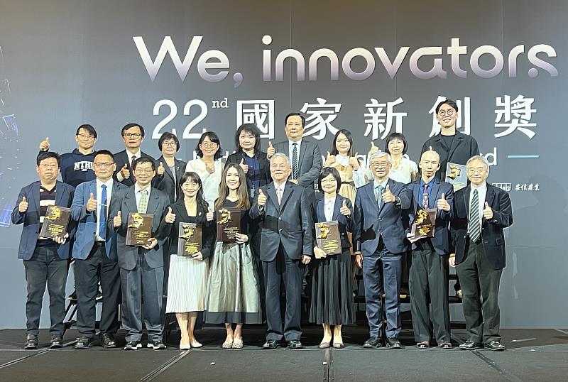 國家新創獎「臨床新創獎」高醫大獲獎團隊合影。
